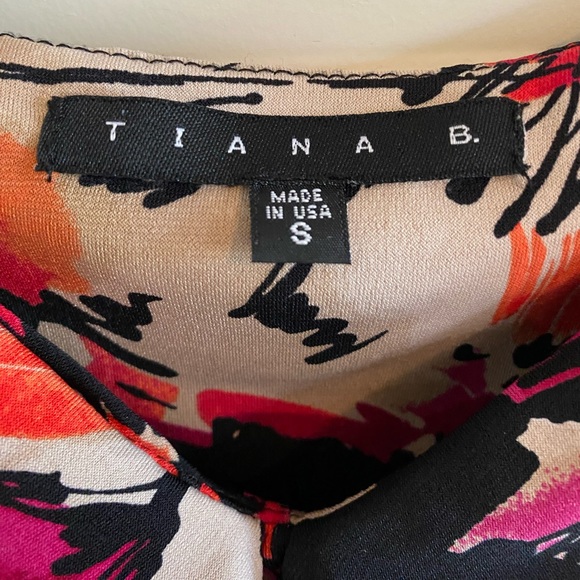 Abstract Floral Dress - Picture 3 of 3